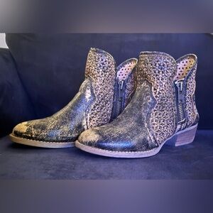 Circle G Distressed Ankle Boots